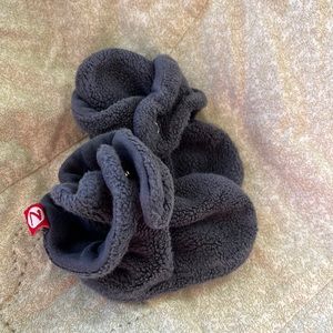 Blue fleece Zutano 6m booties